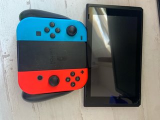 Nintendo Switch Seminueva con Caja