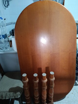 Muebe salón Comedor Madera Maciza mesa y sillas.
