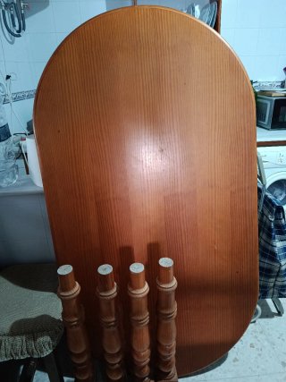 Muebe salón Comedor Madera Maciza mesa y sillas.