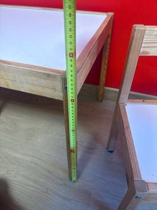Mesa y 2 sillas infantiles de madera