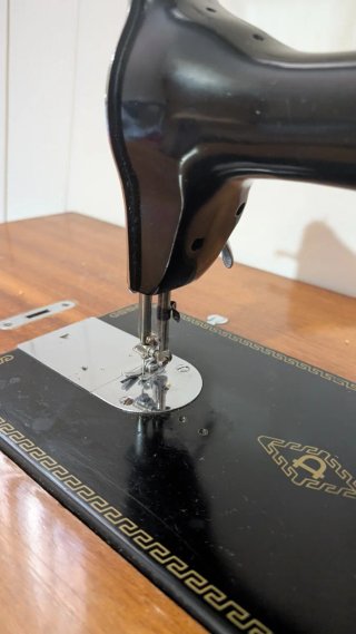 Máquina de coser Alfa antigua