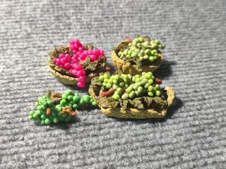 Cestino in Miniatura con Uve Rosse per Presepe