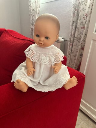 Muñeca Nenuco con vestido blanco antiguo