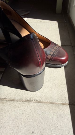 Zapatos de tacón Clarks piel burdeos