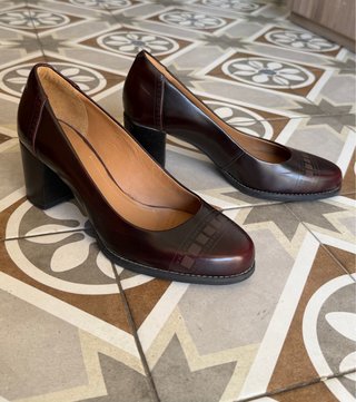 Zapatos de tacón Clarks piel burdeos