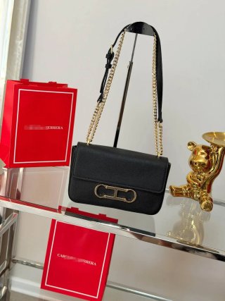 Bolso Carolina Herrera entre otras firmas Premium.