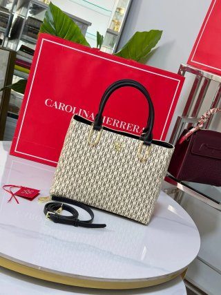 Bolso Carolina Herrera entre otras firmas Premium.