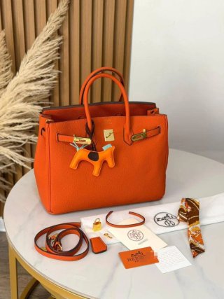 Bolso Carolina Herrera entre otras firmas Premium.