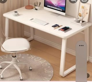 Mesa de escritorio blanca sin estrenar