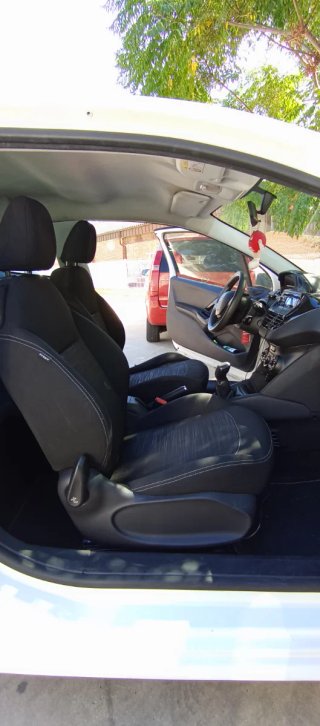Peugeot 208 2014