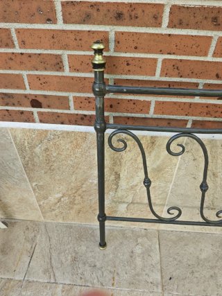 Cabecero de metal de Peña Vargas
