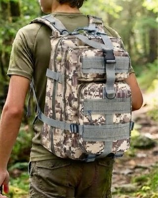 Mochila militar camuflaje moderna, grande.