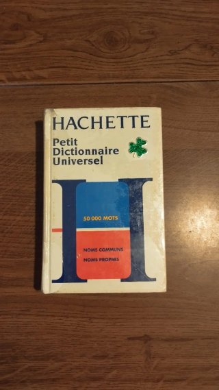 Petit dictionnaire universel Francés