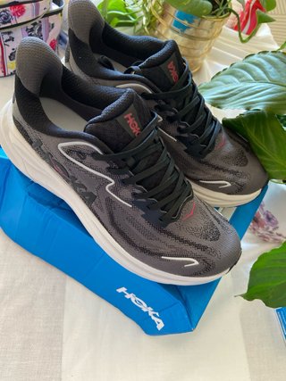 Zapatillas Hoka Negras y Grises