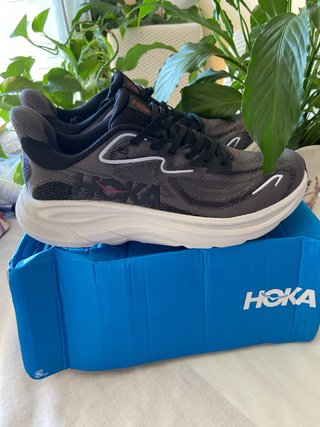 Zapatillas Hoka Negras y Grises