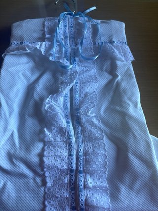 Guarda pañales hecho a mano blanco y azul