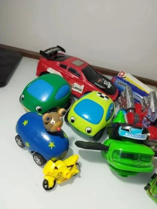 Lote de coches y vehículos de juguete