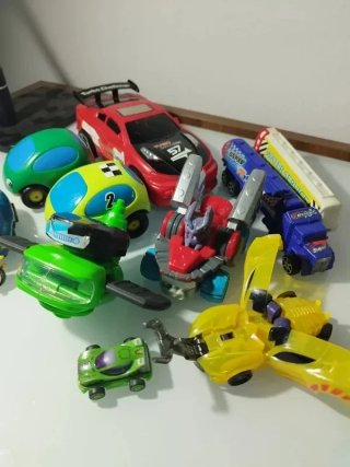 Lote de coches y vehículos de juguete