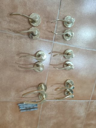 6 Manijas de Puerta Doradas