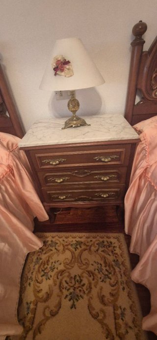 Habitación: 2 camas 105 + mesilla