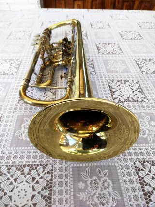 Trompeta Sib con estuche