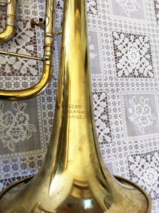 Trompeta Sib con estuche