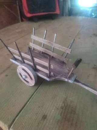Carrozza in legno artigianale fatta a mano per presepe