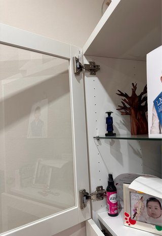 Vitrina de salón de cristal y madera