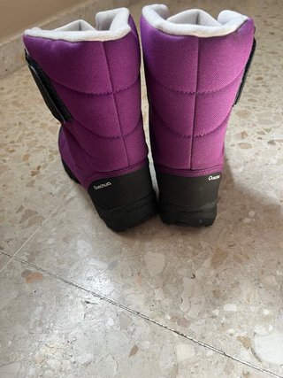 Botas de nieve moradas y negras