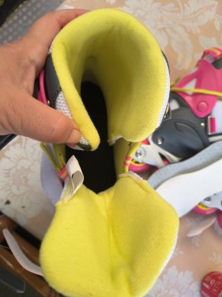 Patines en línea rosas y grises para niña