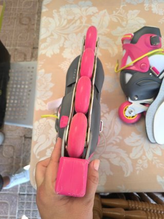 Patines en línea rosas y grises para niña
