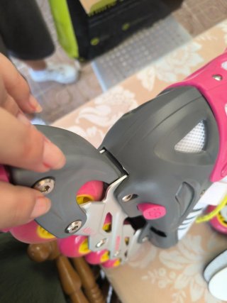 Patines en línea rosas y grises para niña