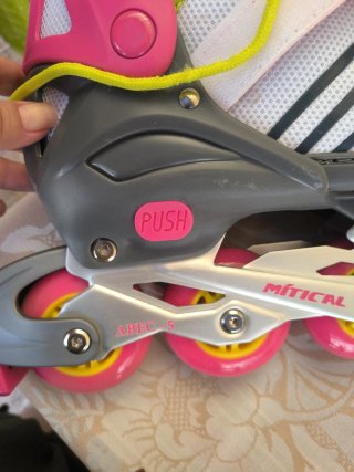 Patines en línea rosas y grises para niña
