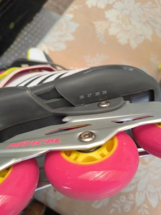 Patines en línea rosas y grises para niña