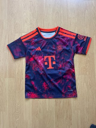 Bayern Munique Olise 17 T-shirt + Calções 8 anos