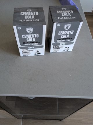 Cemento cola gris para fijar azulejos