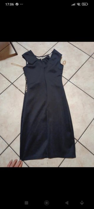 Abito nero con pizzo