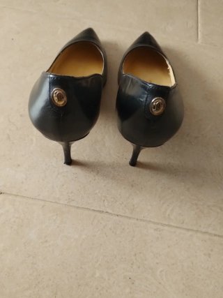 Zapatos de tacón aguja de piel. Ivanka Trump