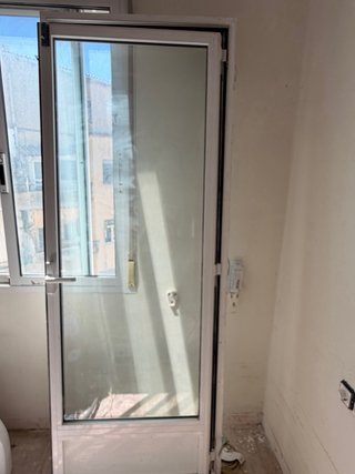 Puerta aluminio con cristal