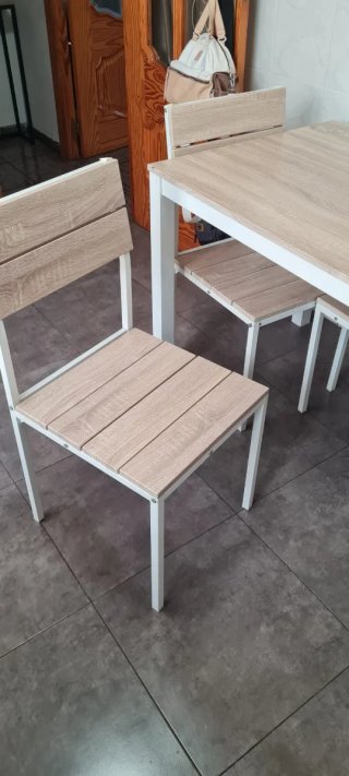 Mesa y 4 sillas de cocina madera y metal