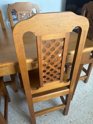 Mesa de comedor de madera