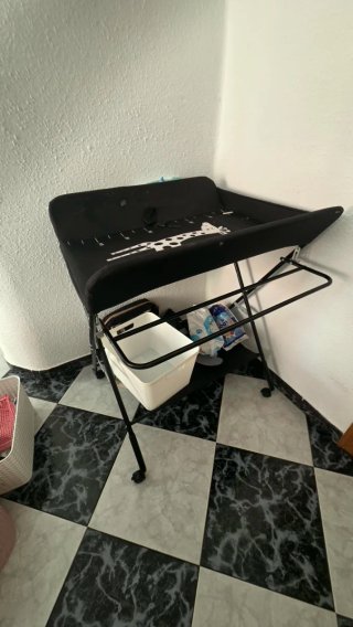 Cambiador de bebé con jirafa