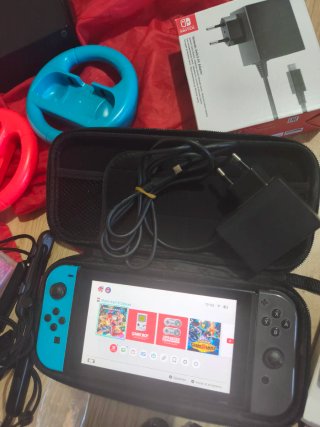 Nintendo Switch + Mario Kart 8 e Accessori