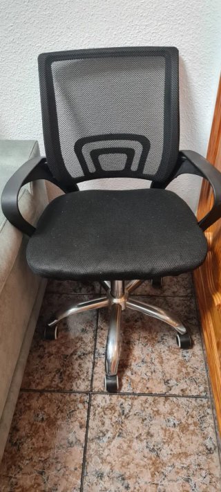 Silla de escritorio giratoria y ajustable