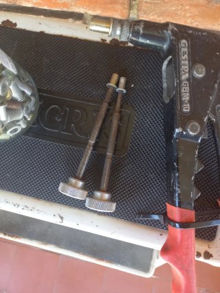 Remachadora Gesipa GBM-10 + tuercas