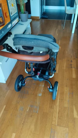 Silla de paseo con capazo y sombrilla