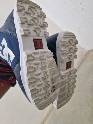 Tabla Snowboard GNU   Botas DC talla 41 Tabla