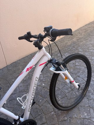 Bicicleta Rockrider ST 100 blanca/rosa.