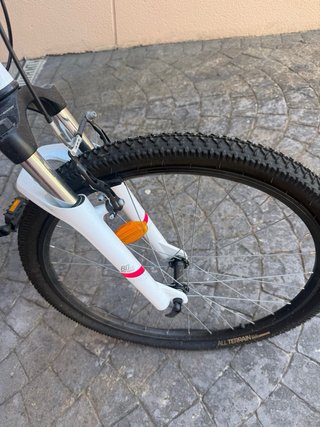 Bicicleta Rockrider ST 100 blanca/rosa.