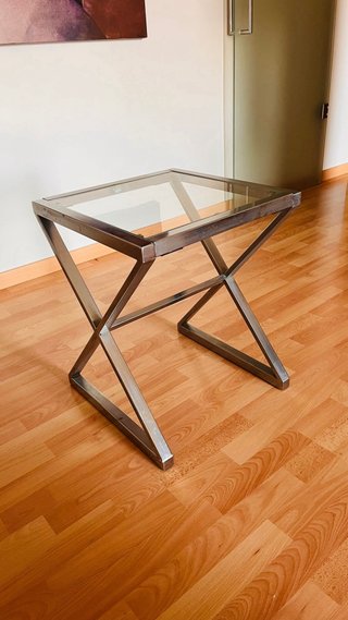 Mesa auxiliar cristal y metal